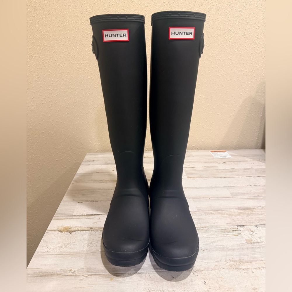 New Never Worn Hunter Classic Matte Black Rain Boots